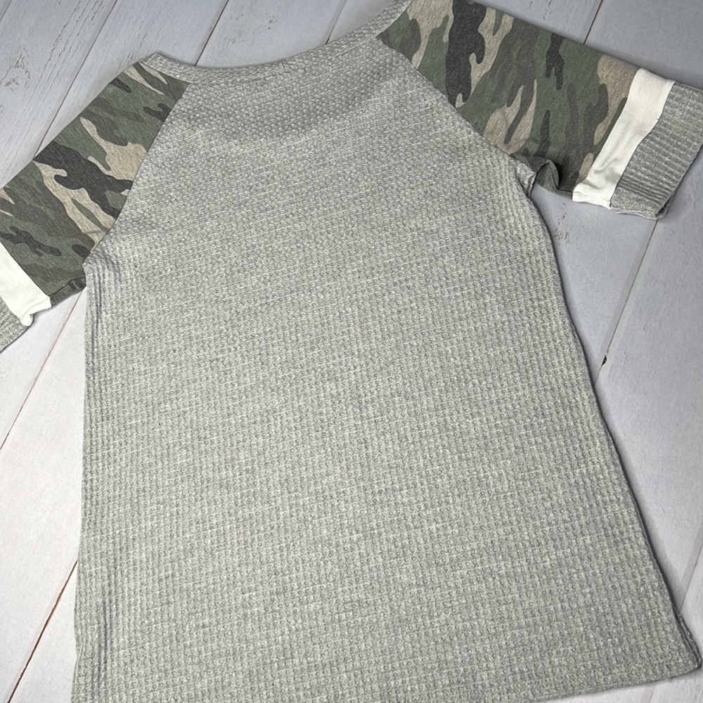 First Love - Camo Sleeve Waffle Knit Grey Top - Size Medium - Picture 6 of 6
